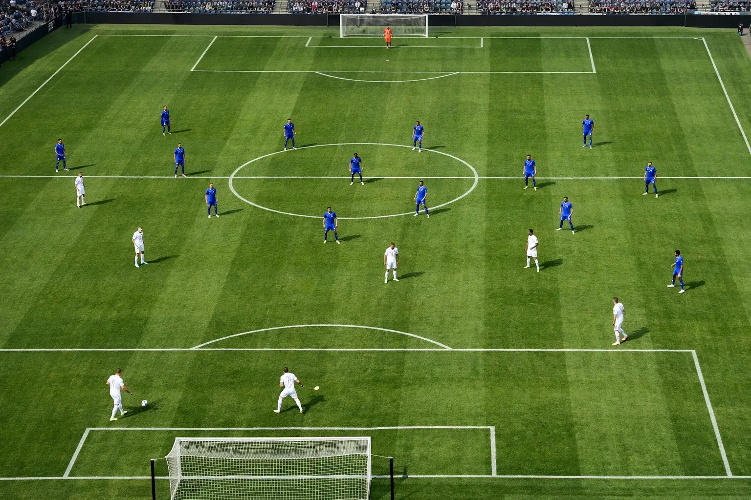 Vue tactique d'un terrain de football montrant le positionnement des joueurs en phase défensive